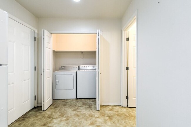 Foto del edificio - 447 N Haskett St