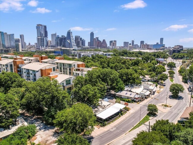 Foto del edificio - 1600 Barton Springs Rd