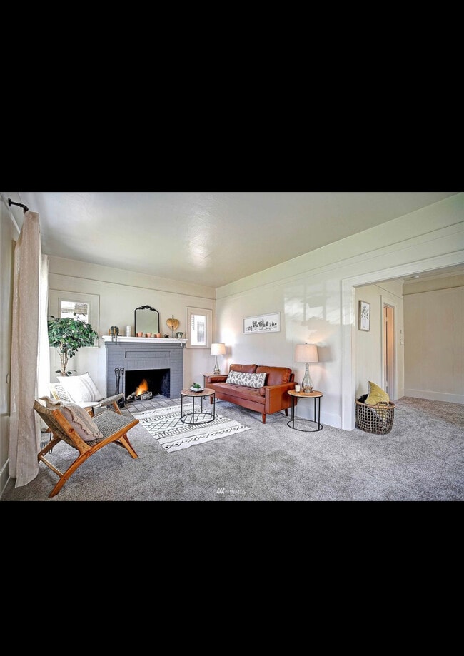 Living room - 2503 Lombard Ave