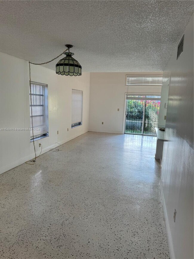 Building Photo - 112 NW 32nd Pl