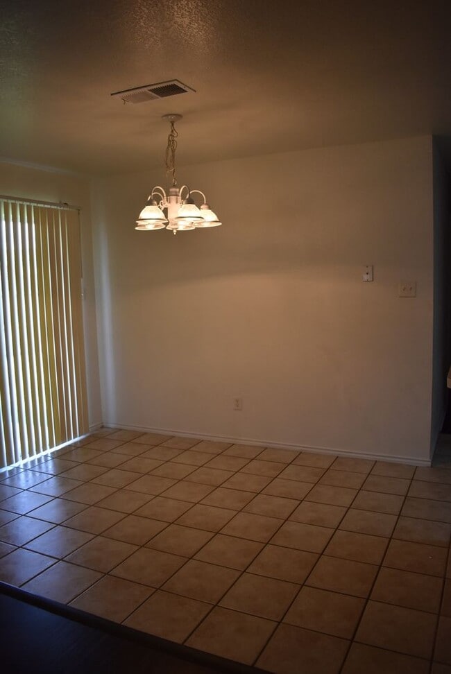 Building Photo - 2316 Wildewood Dr