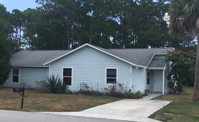 Building Photo - 2829 Nordman Ave
