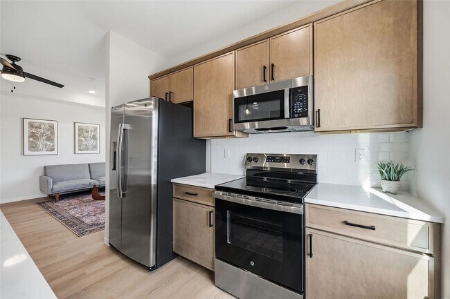 Foto del edificio - Big Ben at the Loop – Brand New 3 Bedroom Condo | Attached 2-Stall Garage