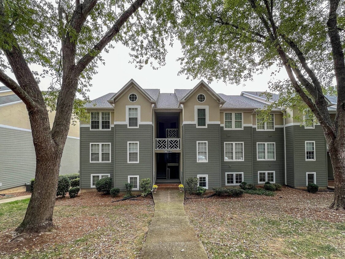 Primary Photo - Amenity rich water front condo ready for m...