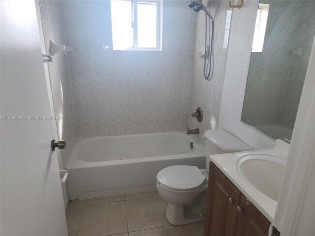 Foto del edificio - 1618 NW 38th St