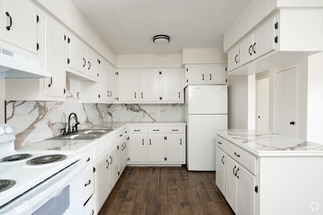 2BR - 1BA - 850SF - Kitchen - Live Oak Apartments