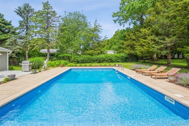 Foto del edificio - 215 Northfield Rd