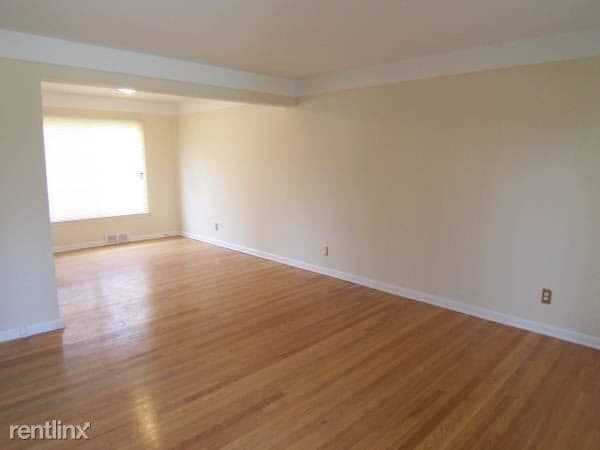 Building Photo - 2 br, 1 bath Duplex - 21811 Coolidge Hwy C...