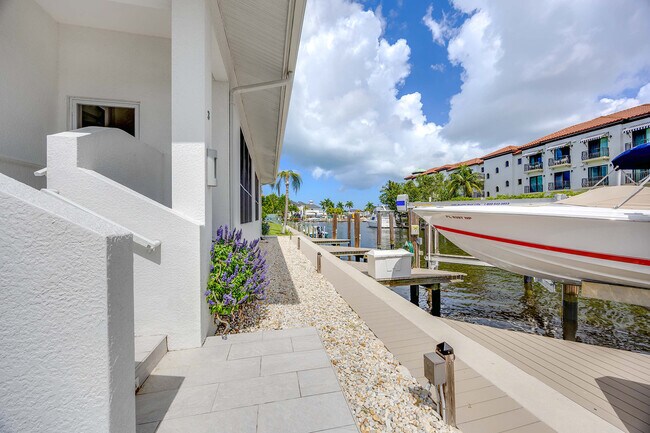 Building Photo - 1395 Curlew Ave