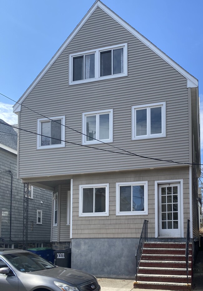 Building Photo - 5 Lowden Ave