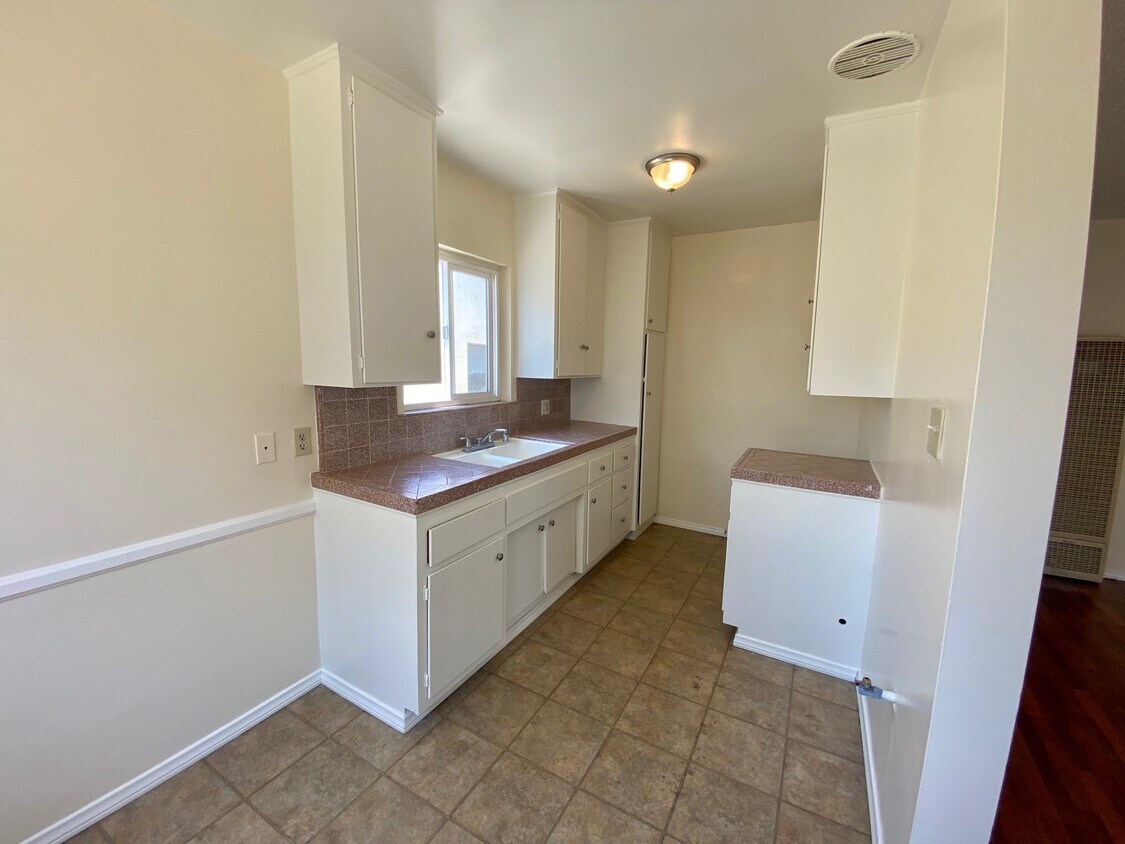 15021 Burin Ave Unit 3, Lawndale, CA 90260 Apartments in Lawndale