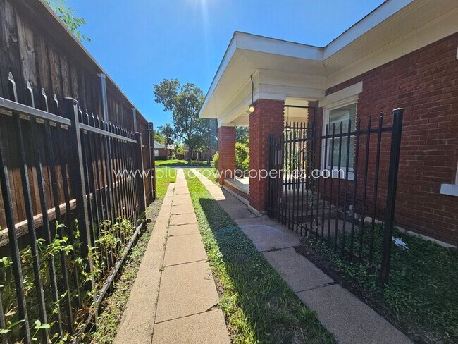 Foto del edificio - 5525 Richmond Ave