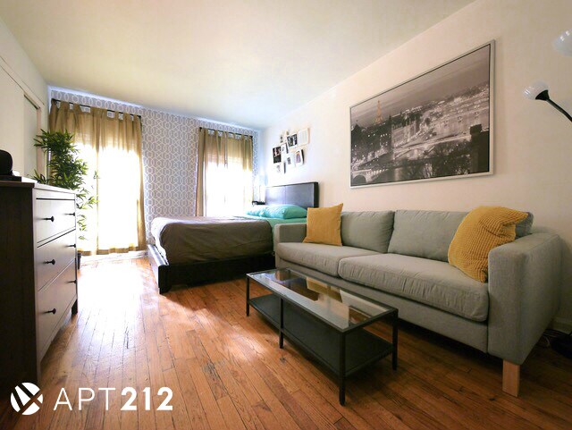 Primary Photo - 337 E 21st St