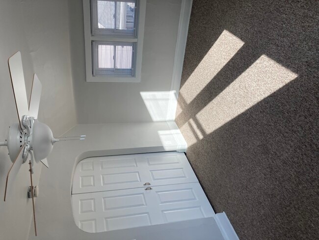 Foto del edificio - 5425 Webster St