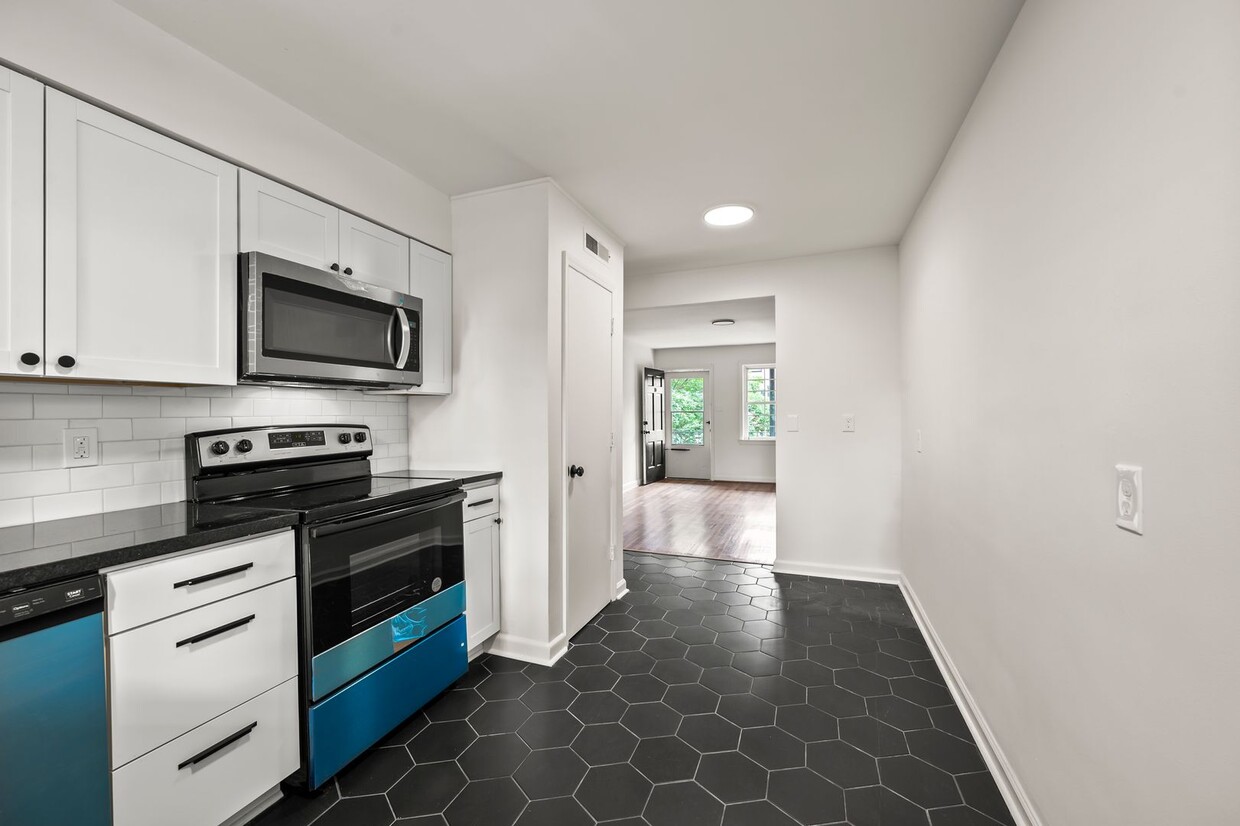 Foto principal - 1640 W Northwest Blvd