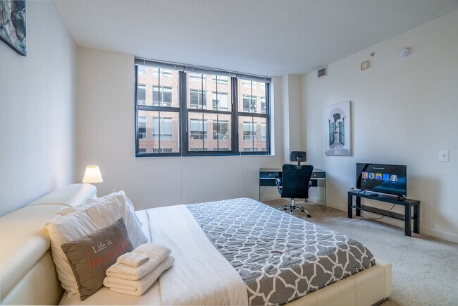 Foto del edificio - 301-499-499 S President St