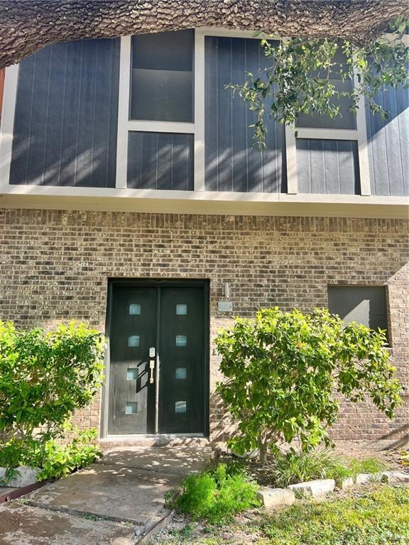 Foto del edificio - 1118 Redbud Ave