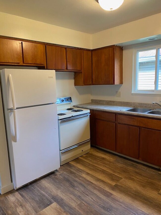 Building Photo - $1025 Goodyear Heights 2 BR  Twinplex for ...