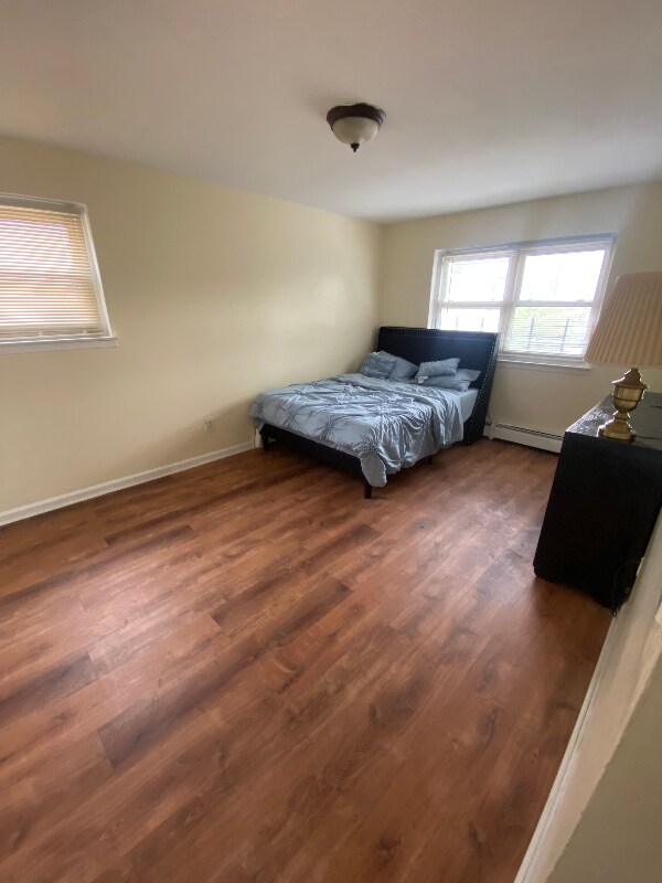 Foto del edificio - 956 E 215th St