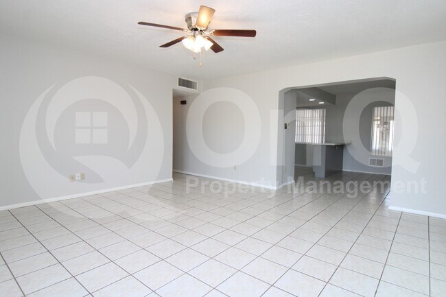 Foto del edificio - 8125 E Amelia Ave