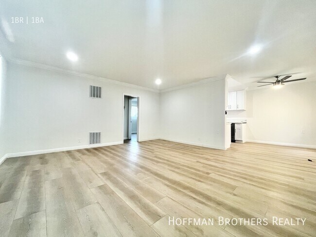 Foto del edificio - 6151 Fountain Ave