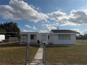 Building Photo - 9970 SW 40th Terrace