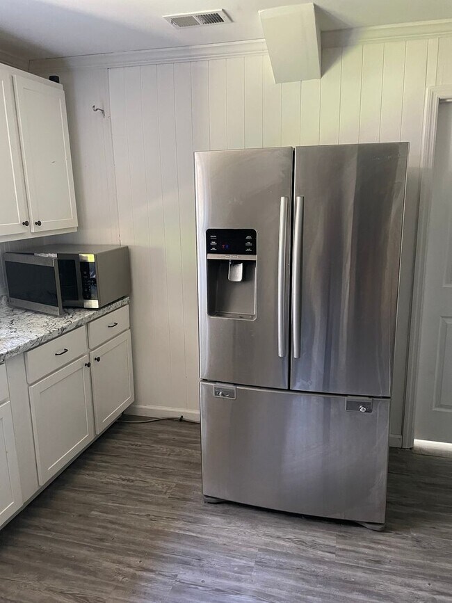 Foto del edificio - 5197 Woodmont Dr