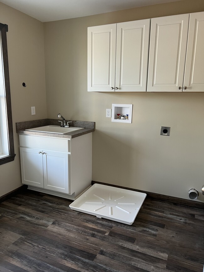 Laundry room with washer/dryer hook up - 96 Hanshew Ln