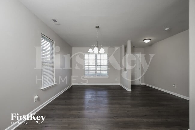 Building Photo - 612 Brassfield Dr