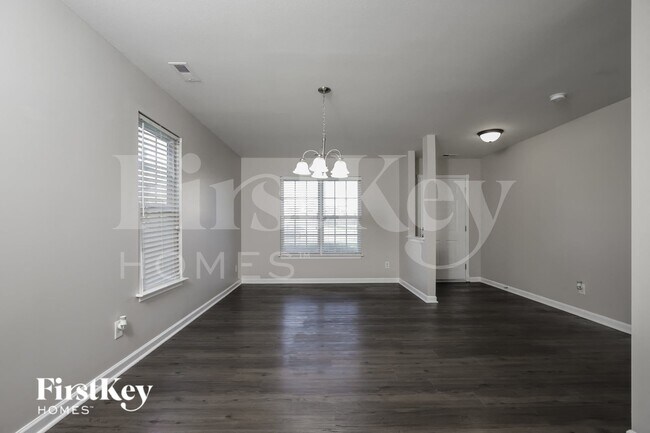 Foto del edificio - 612 Brassfield Dr