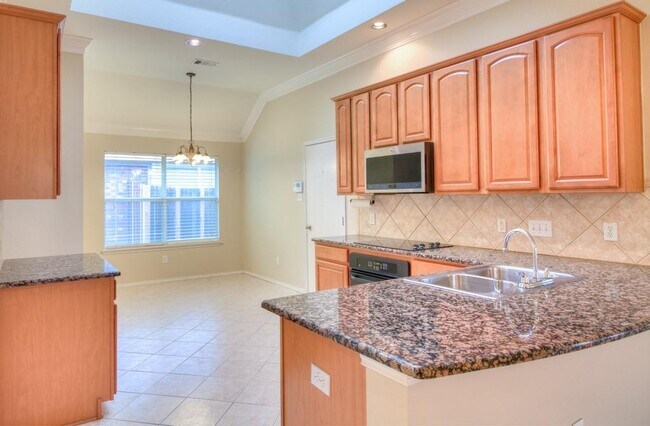 Foto del edificio - 9113 Regal Oaks Dr