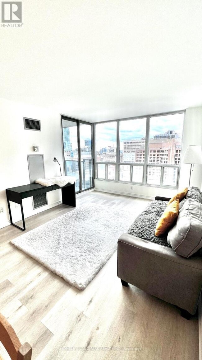 Building Photo - 750 Bay St.