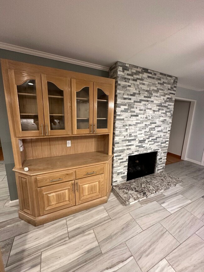 Building Photo - 5376 Romford Dr