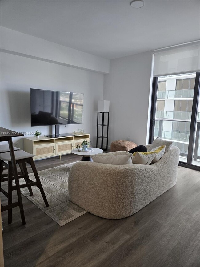 Building Photo - 1642 NE 1st Ave