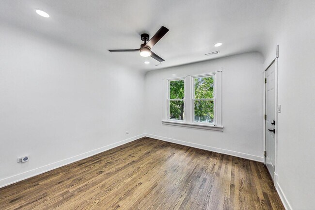 Foto del edificio - 2717 N Drake Ave