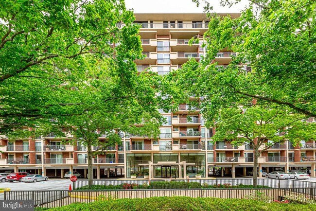 Foto del edificio - 1300 Army Navy Dr