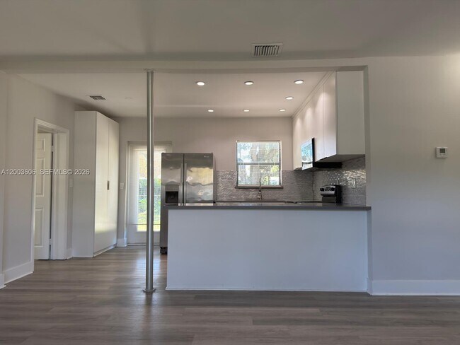 Foto del edificio - 1325 NW 11th Ct