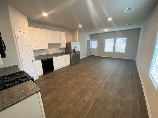 Building Photo - Brand New 3 Bed, 2 Bath in Maxwell!