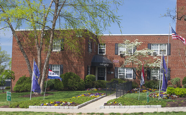 Oak Ridge Apartments Building - Oak Ridge Apartments