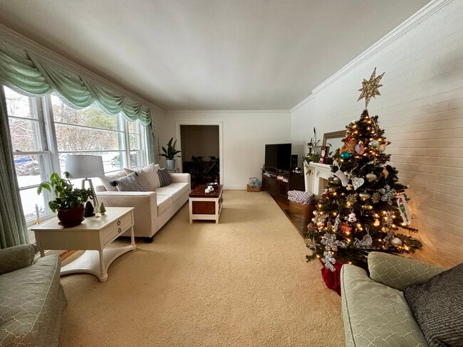 Family Room - 1630 Saint Annes Rd