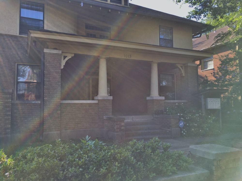 Primary Photo - 1015 SCOTT 2 Bedroom1 Bath Apt--LR