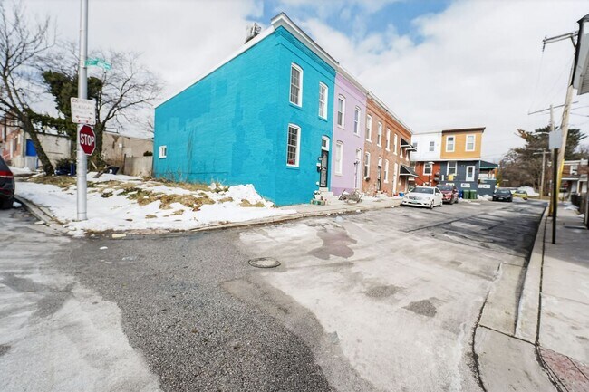 Foto del edificio - 2 bed 1.5 bath rowhome in Baltimore!