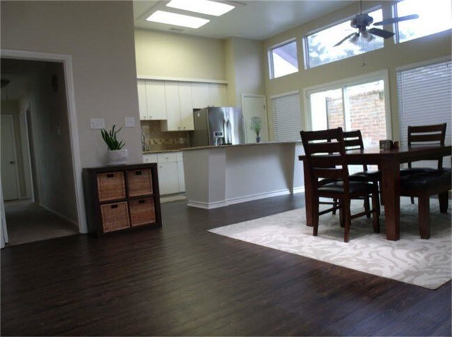 Building Photo - 11122 Midhurst Dr