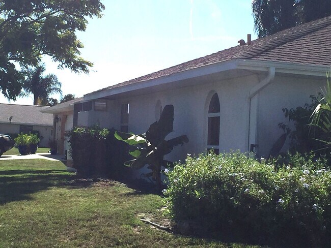 Building Photo - 3BD/2BA