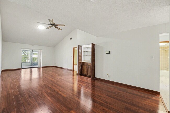 Building Photo - 2025 Sylvester Rd