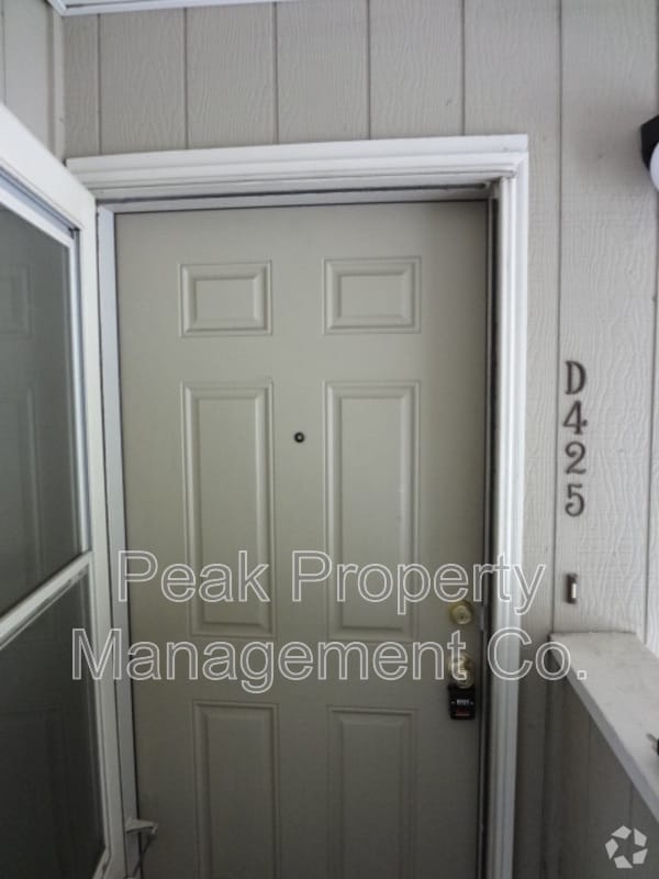 Building Photo - 512 E Monroe Dr