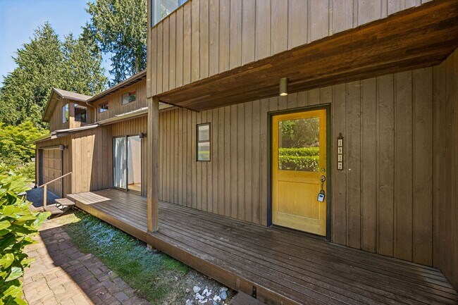 Foto del edificio - Unique 3bd/2.5bth Haller Lake Home in North Seattle, $4,250/mo.