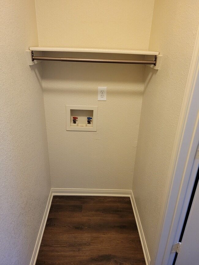 Foto del edificio - 3200 Hereford Ln