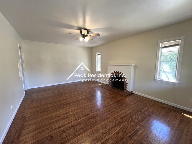 Foto del edificio - Charming Land Park 2bd/1ba Duplex-Must See!