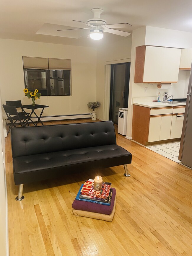 Spacious Studio with Skylight - 475 W Broadway Apartment